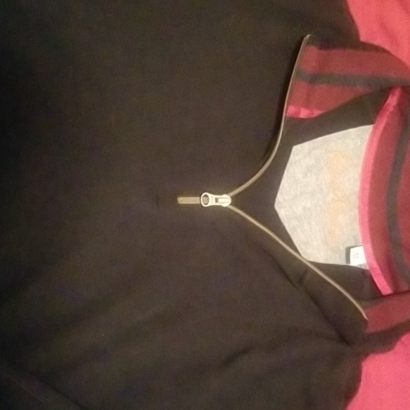 Robert Graham zipper pullover black with burgundy - Picture 2 of 2